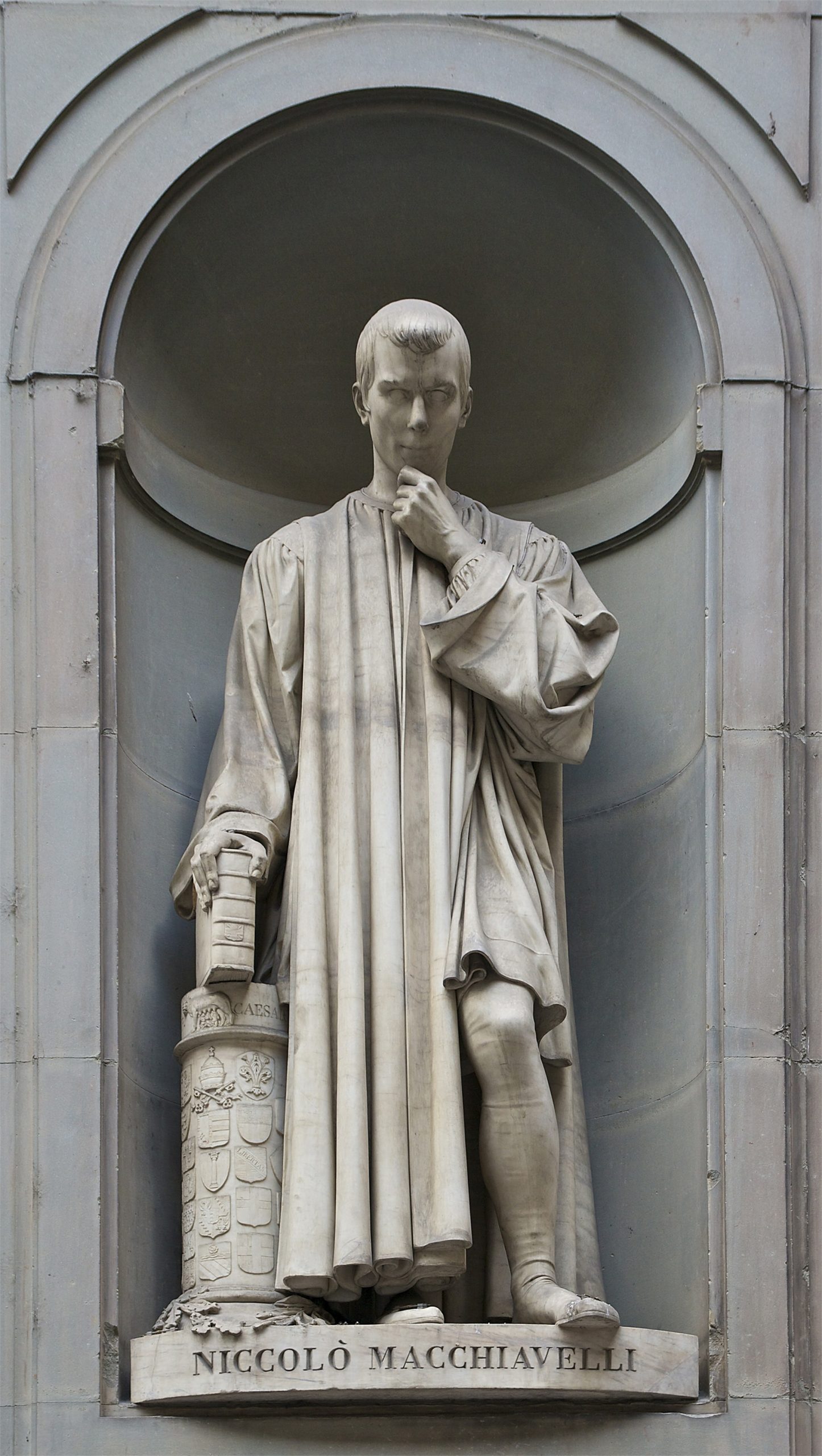 Statue of Niccolò Macchiavelli 