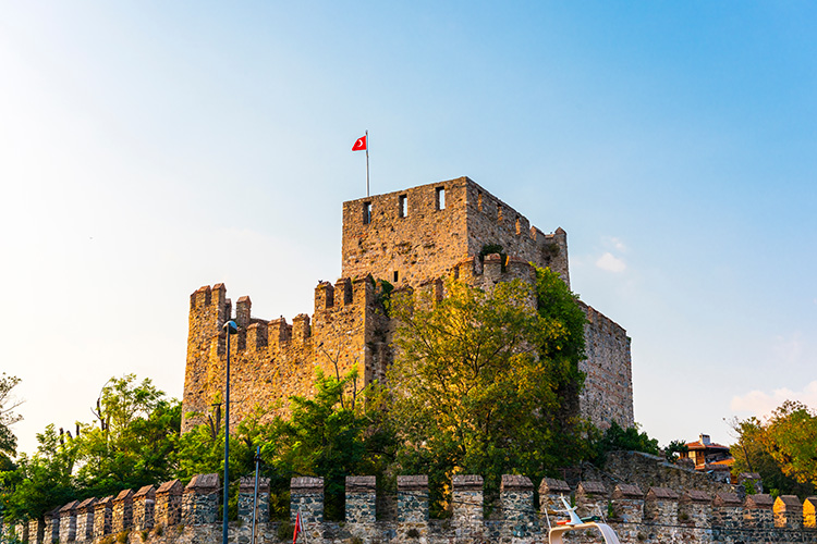 Anatolian Castle (Anadolu Hisari) In Istanbul.Historically Known As Guzelce  Hisar(meaning Proper Castle) Is A Fortress Located In Anatolian (Asian)  Side Of The Bosporus Stock Photo, Picture and Royalty Free Image. Image  91285798.