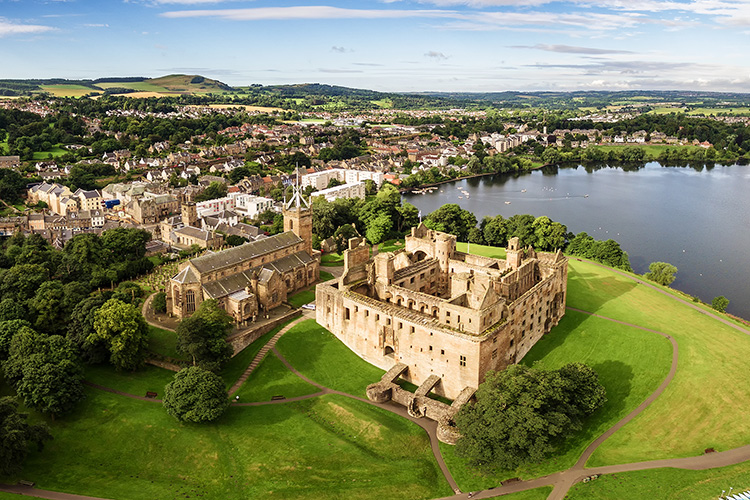 Linlithgow Palace - History and Facts | History Hit