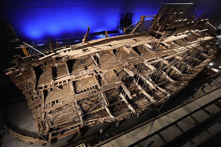 Mary Rose 船の船体破片の置物 Mary Rose Museum - History and Facts | History Hit
