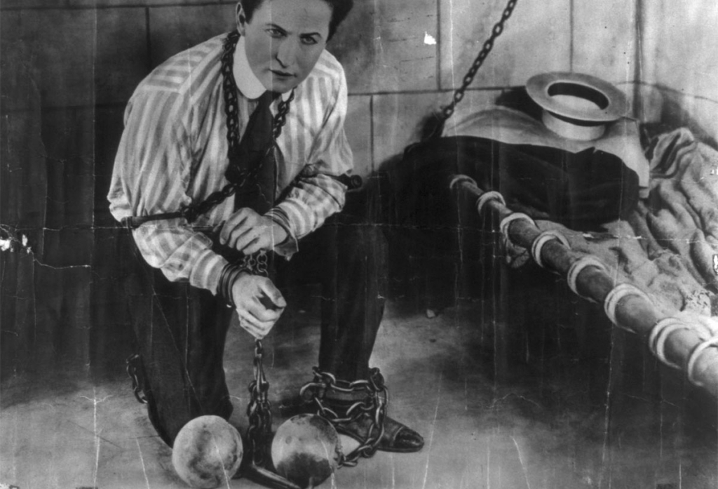 In Pictures Harry Houdini’s Greatest Stunts History Hit