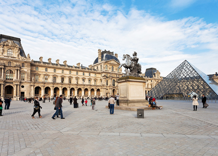 historical tourist attractions in france