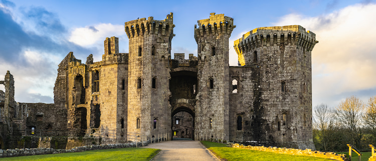 visit raglan castle